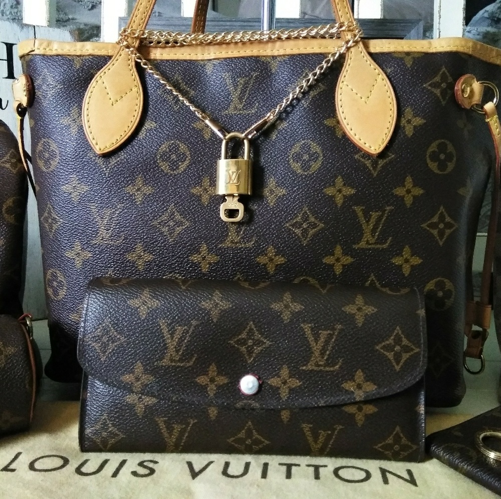 ❤️ Louis Vuitton Lock & Key Necklace❤️